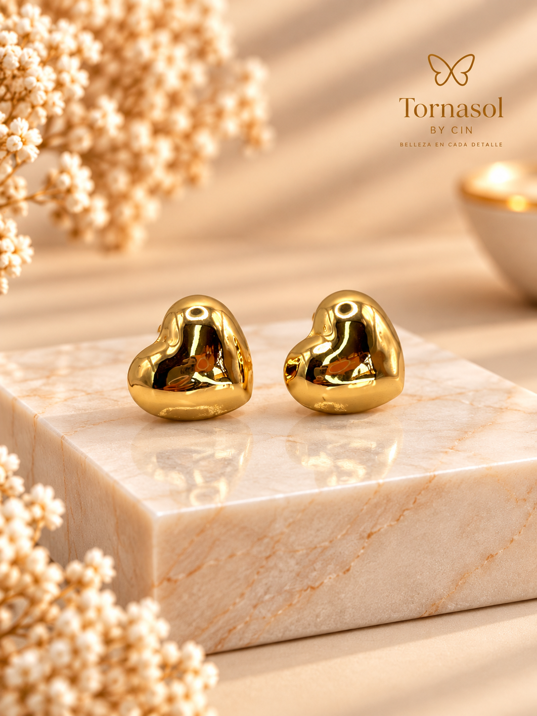 Imagen ilustrativa de Aretes Corazón Dorado Brillante